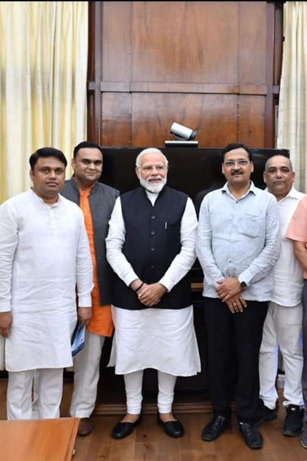મહુવા ખાંડ ઉધોગ મંડળીના અગ્રણીઓએ PM નરેન્દ્ર મોદીજી સાથે મુલાકત લીધી
