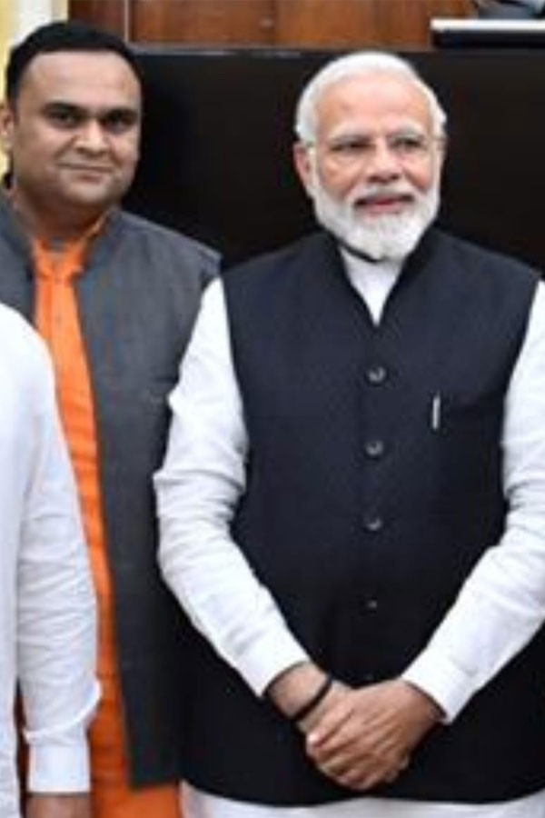 ખાંડ ઉધોગ મંડળીના અગ્રણીઓએ PM નરેન્દ્ર મોદીજી સાથે દિલ્હી ખાતે મુલાકત લીધી