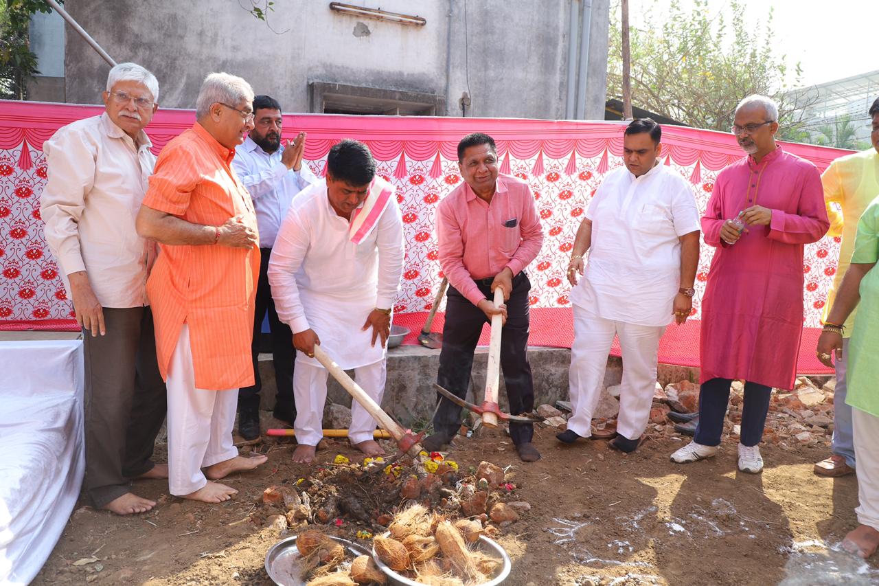 શ્રી દયાળજી અનાવિલ કેળવણી મંડળ મજૂરાગેટ સુરત કન્યા છાત્રાલય નું ખાતર્મુત કાર્યક્રમ.