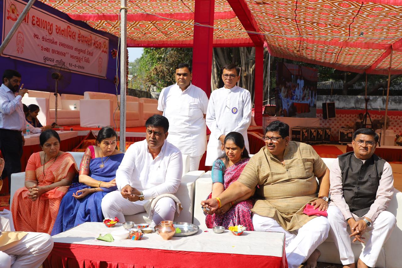 શ્રી દયાળજી અનાવિલ કેળવણી મંડળ મજૂરાગેટ સુરત કન્યા છાત્રાલય નું ખાતર્મુત કાર્યક્રમ.