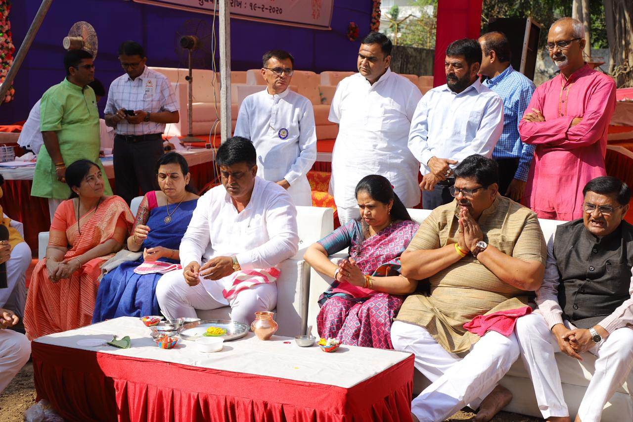 શ્રી દયાળજી અનાવિલ કેળવણી મંડળ મજૂરાગેટ સુરત કન્યા છાત્રાલય નું ખાતર્મુત કાર્યક્રમ.