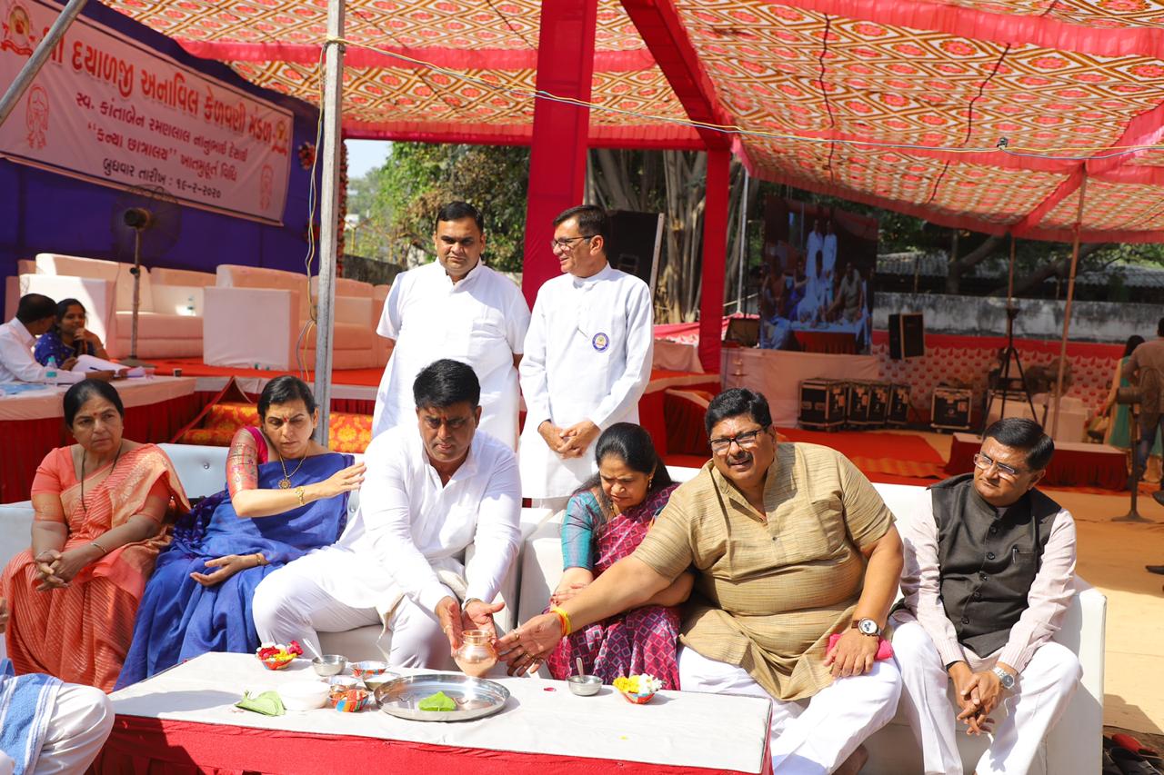 શ્રી દયાળજી અનાવિલ કેળવણી મંડળ મજૂરાગેટ સુરત કન્યા છાત્રાલય નું ખાતર્મુત કાર્યક્રમ.