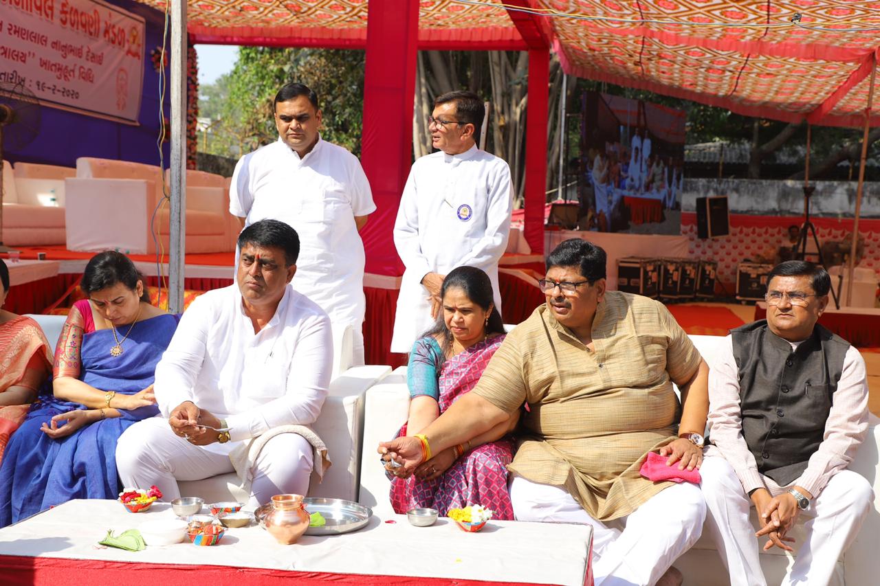 શ્રી દયાળજી અનાવિલ કેળવણી મંડળ મજૂરાગેટ સુરત કન્યા છાત્રાલય નું ખાતર્મુત કાર્યક્રમ.