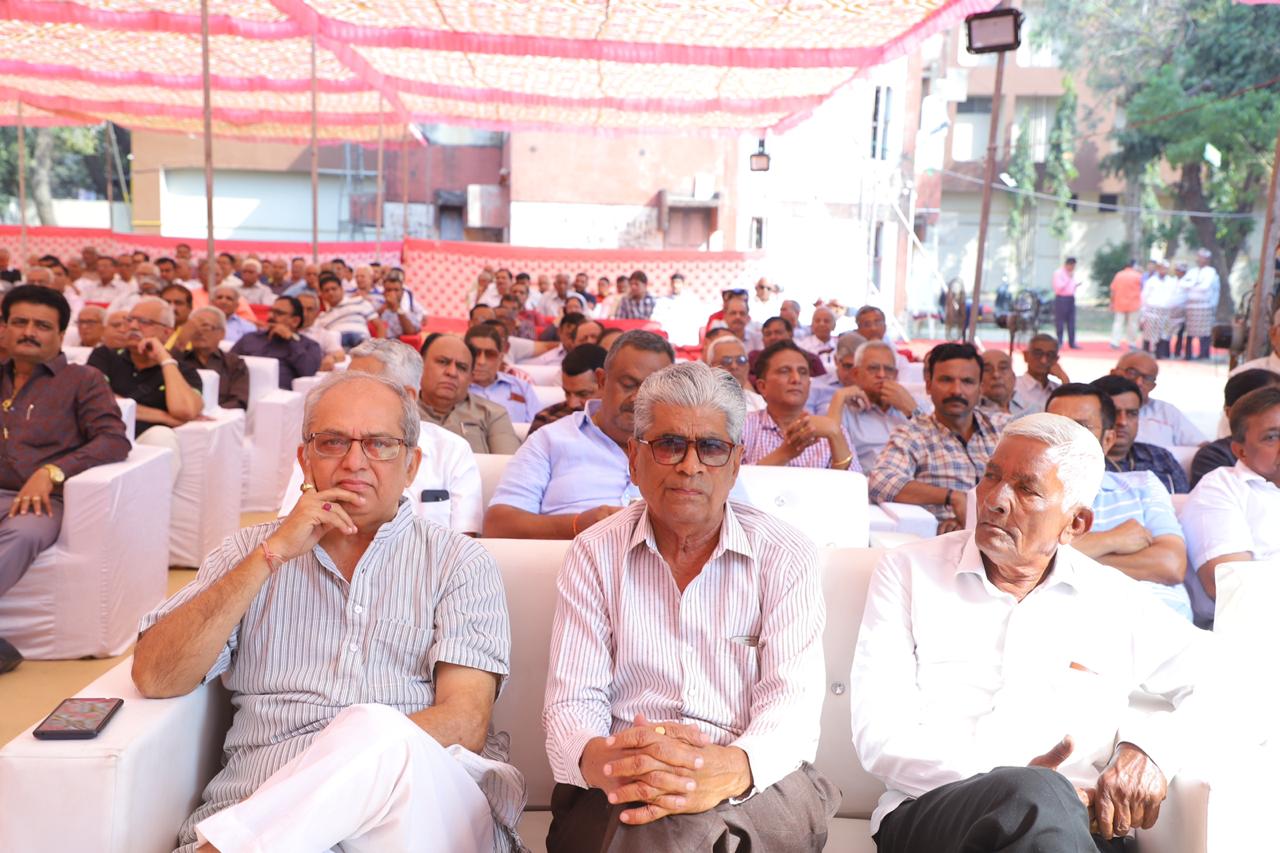 શ્રી દયાળજી અનાવિલ કેળવણી મંડળ મજૂરાગેટ સુરત કન્યા છાત્રાલય નું ખાતર્મુત કાર્યક્રમ.