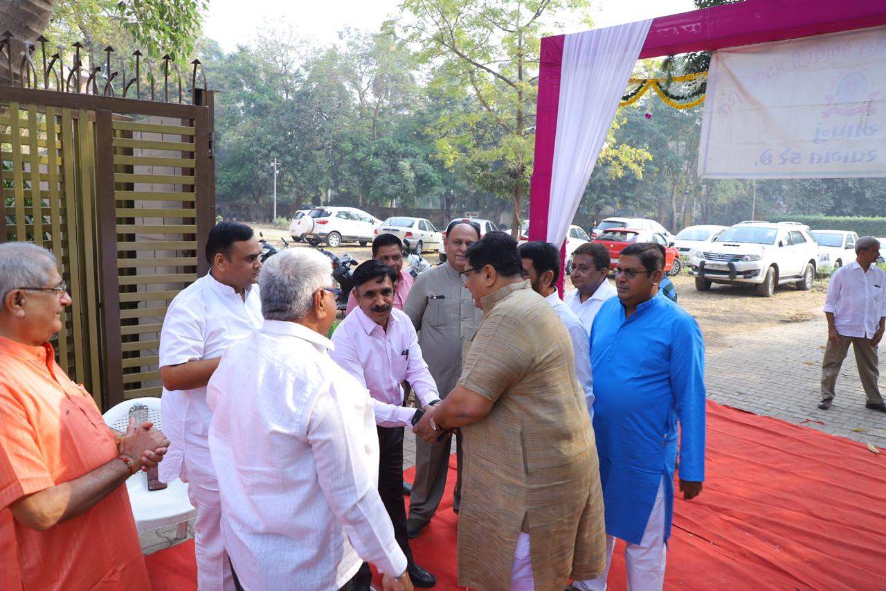 શ્રી દયાળજી અનાવિલ કેળવણી મંડળ મજૂરાગેટ સુરત કન્યા છાત્રાલય નું ખાતર્મુત કાર્યક્રમ.