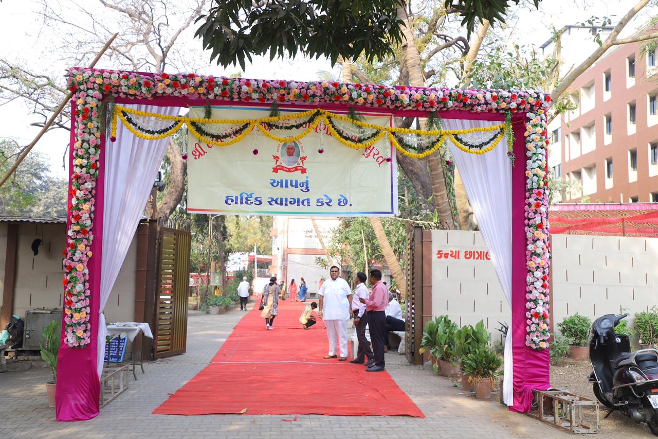 શ્રી દયાળજી અનાવિલ કેળવણી મંડળ મજૂરાગેટ સુરત કન્યા છાત્રાલય નું ખાતર્મુત કાર્યક્રમ.