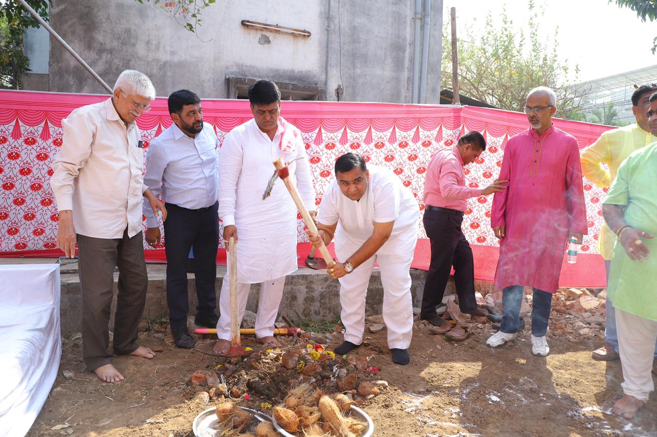 શ્રી દયાળજી અનાવિલ કેળવણી મંડળ મજૂરાગેટ સુરત કન્યા છાત્રાલય નું ખાતર્મુત કાર્યક્રમ.