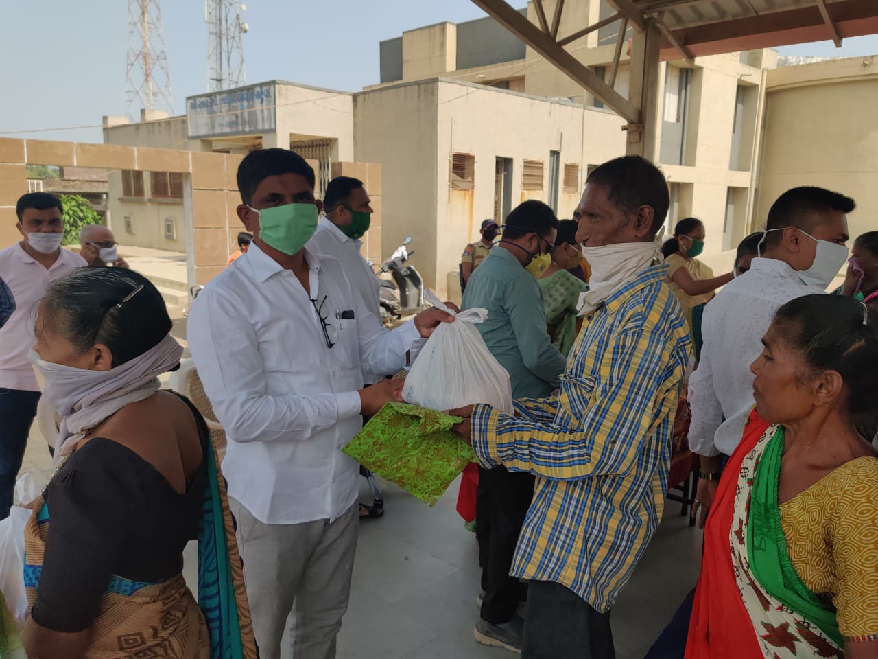 કોવિડ-19 ની મહુવા તાલુકા માં સેવાકીય પ્રવૃત્તિ