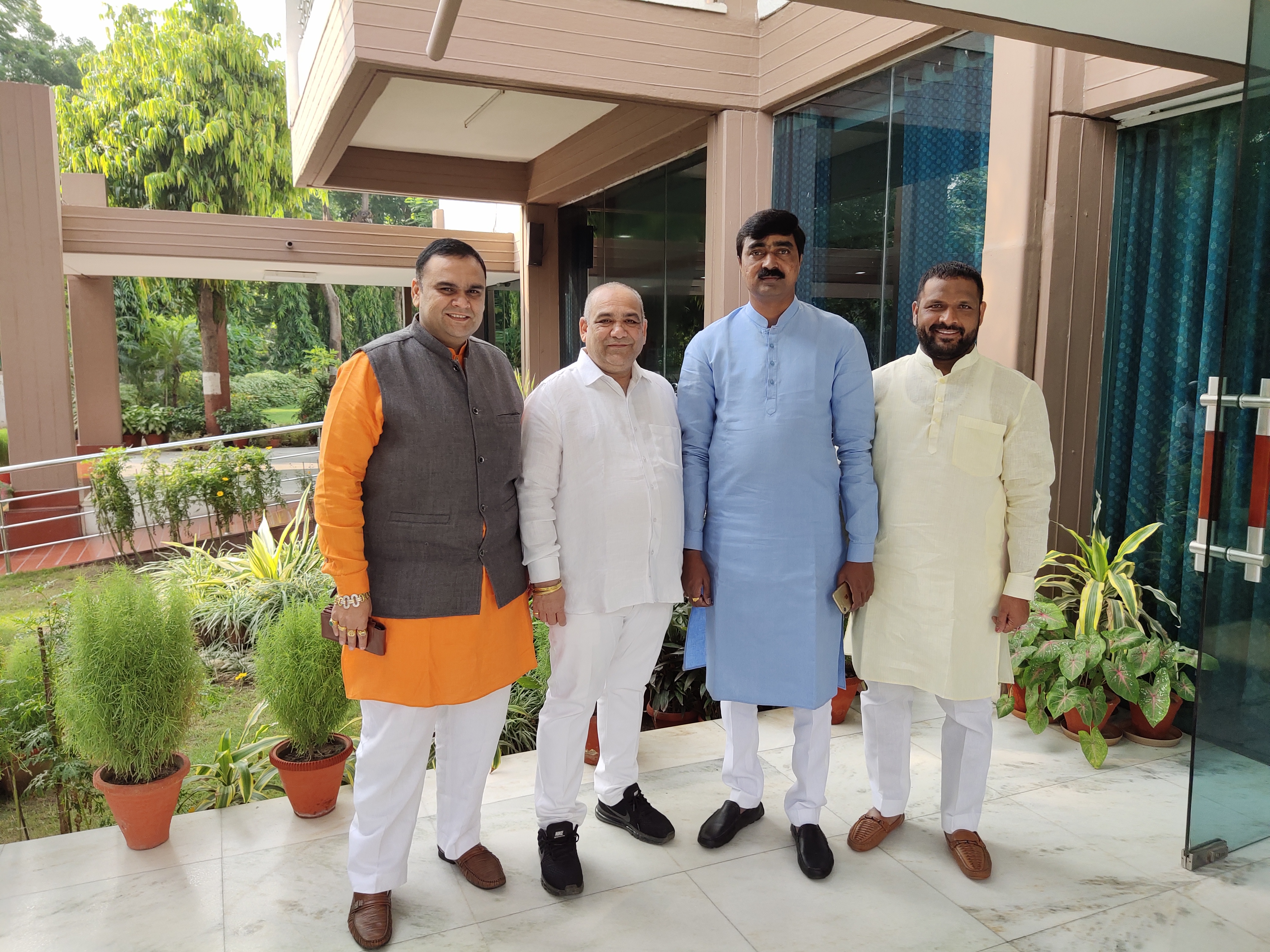 ખાંડ ઉધોગ મંડળીના અગ્રણીઓએ PM નરેન્દ્ર મોદીજી સાથે દિલ્હી ખાતે મુલાકત લીધી