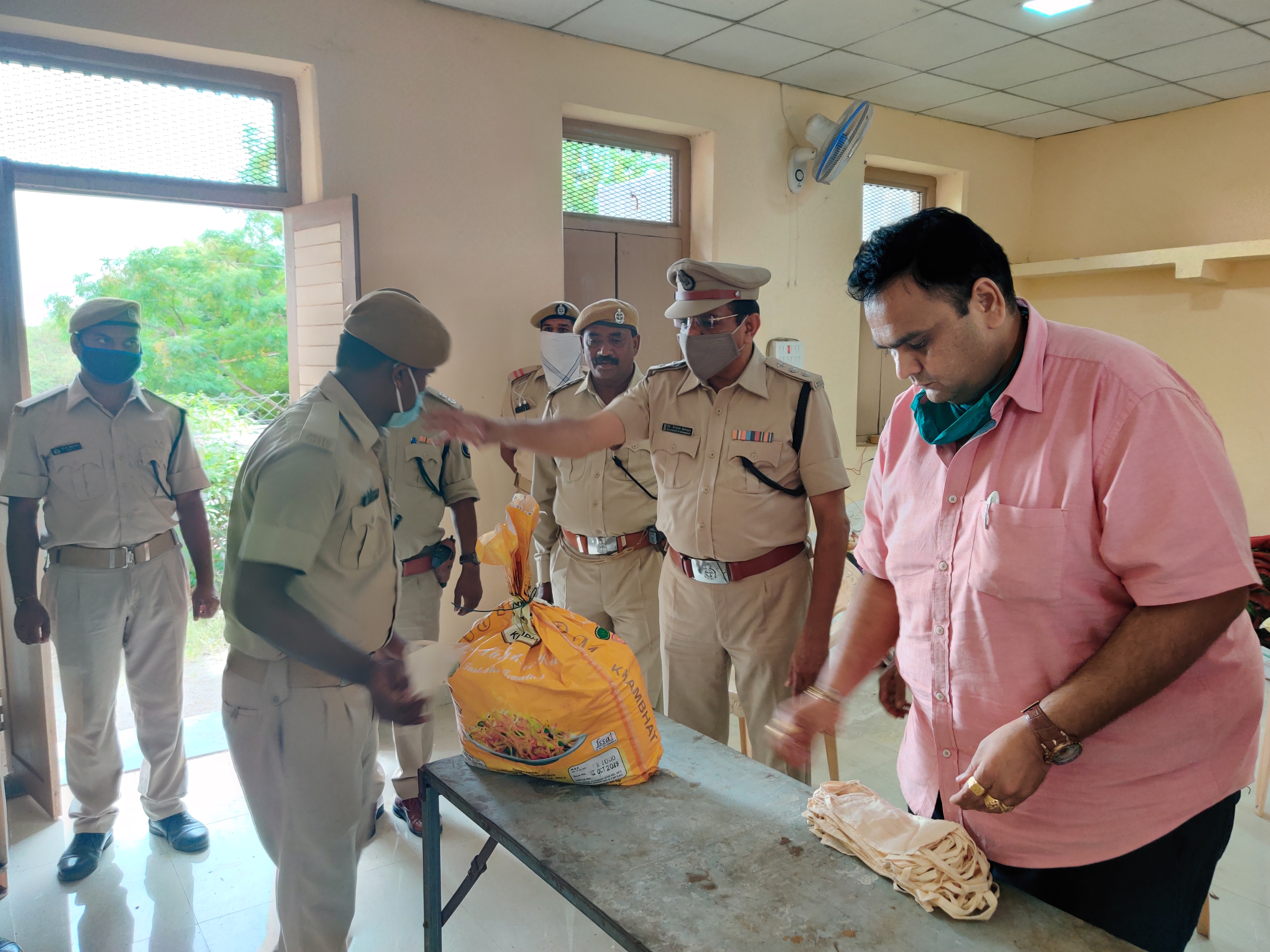 કોવિડ-19 ની મહુવા તાલુકા માં સેવાકીય પ્રવૃત્તિ