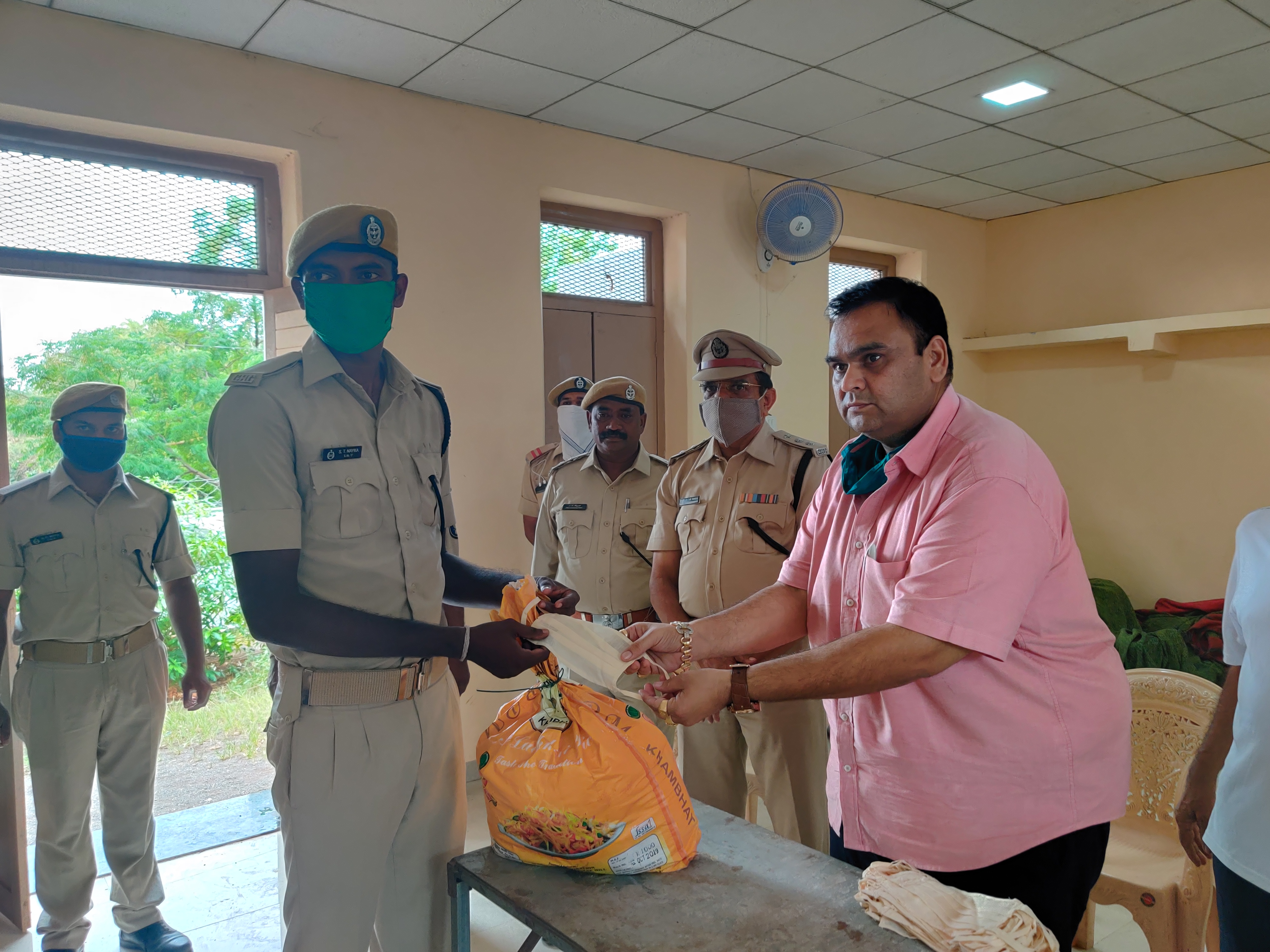 કોવિડ-19 ની મહુવા તાલુકા માં સેવાકીય પ્રવૃત્તિ