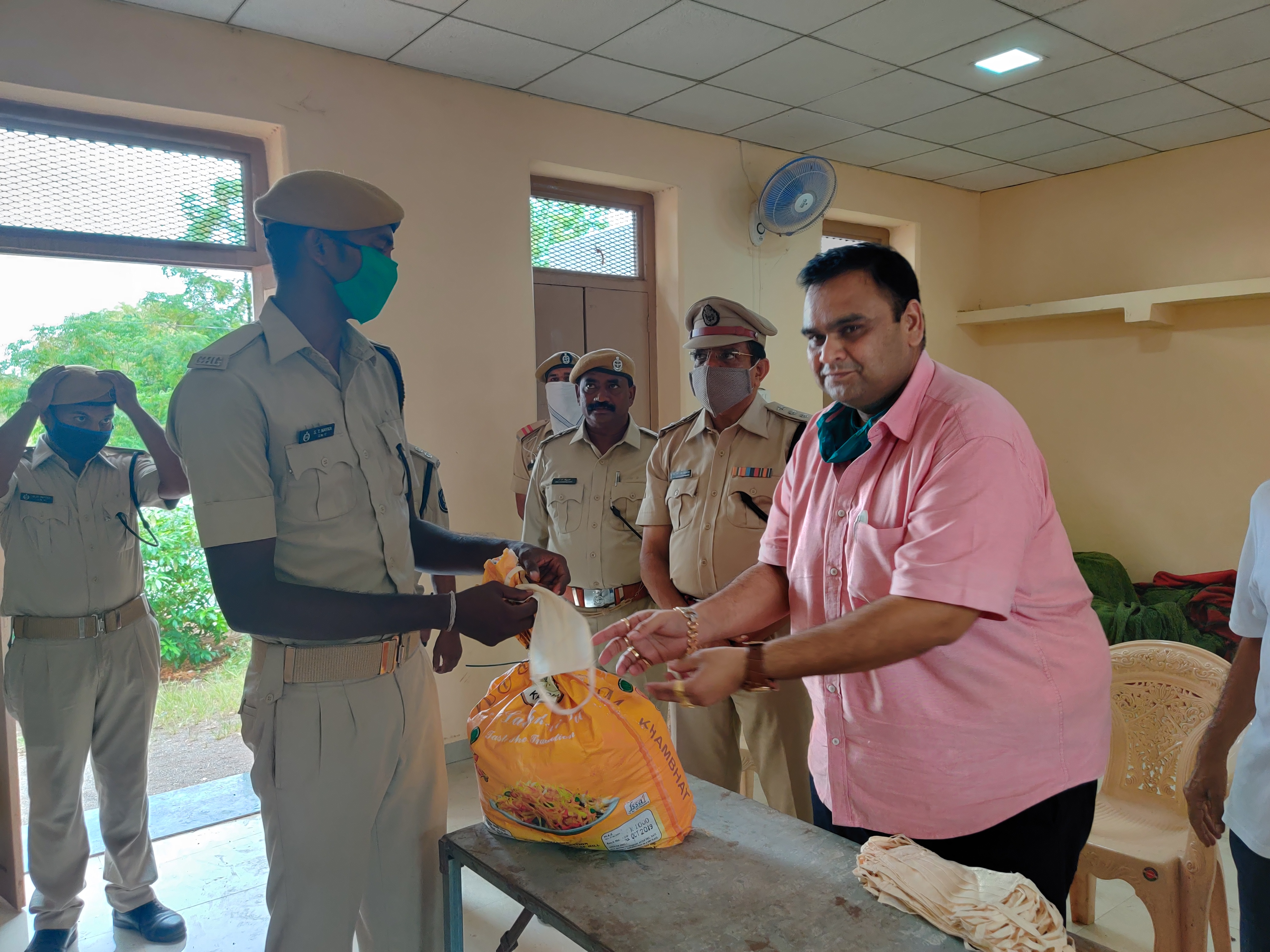 કોવિડ-19 ની મહુવા તાલુકા માં સેવાકીય પ્રવૃત્તિ