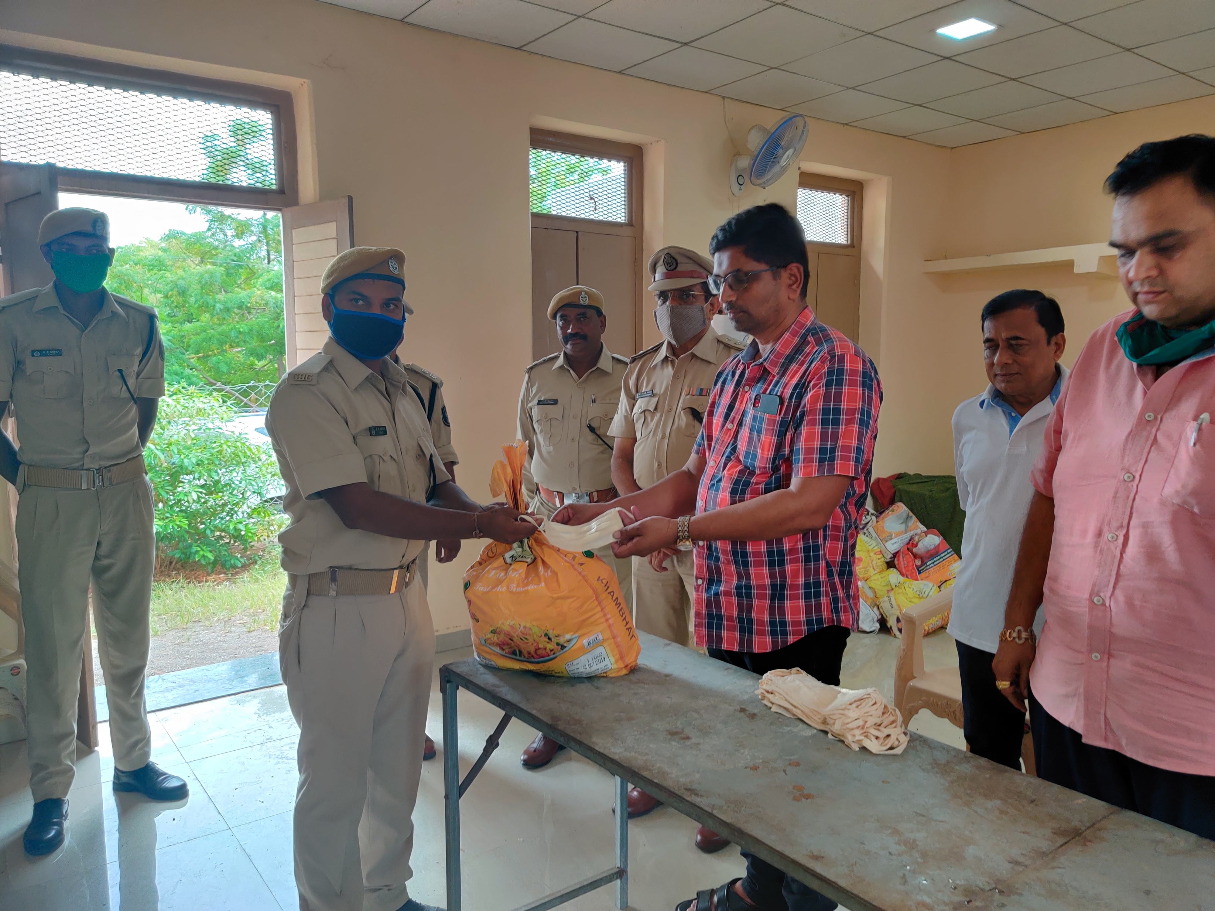 કોવિડ-19 ની મહુવા તાલુકા માં સેવાકીય પ્રવૃત્તિ