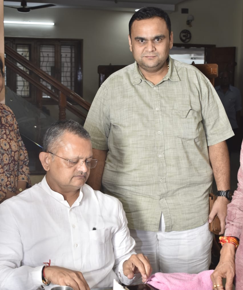 ગુજરાત પ્રદેશ ભાજપા મહામંત્રી શ્રી ભીખુભાઇ દલસાણીયા સાહેબ સાથે બારડોલી મુલાકાત.