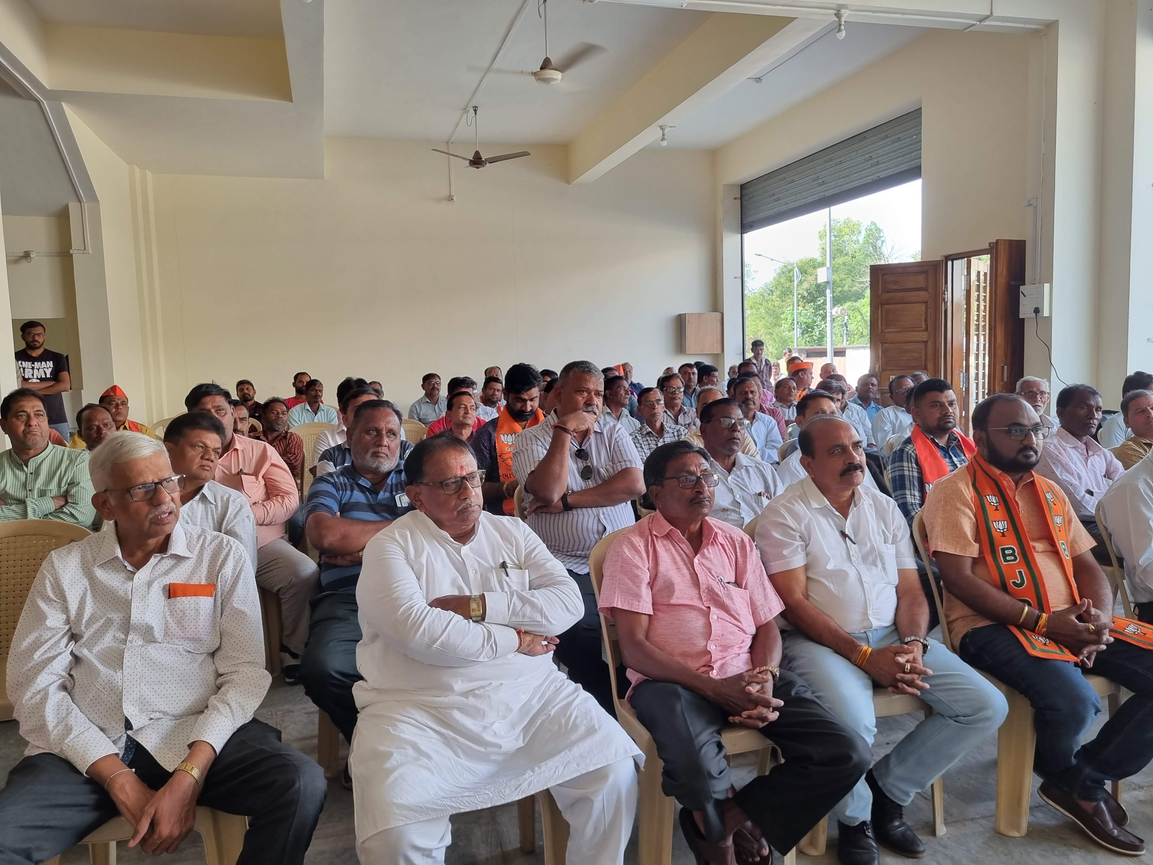 ૨૦૨૨ ની વિધાનસભાની ચૂંટણીઅર્થે ઉત્તરપ્રદેશના ઉપ-મુખ્યમંત્રીશ્રી કેશવપ્રસાદ મૌર્યજી એ ૧૬૯ મહુવા વિધાનસભામાં ૩ દિવસ કન્વીનર અને સહ-કન્વીનર સાથે ગામે ગામે જઇ ચૂંટણીલક્ષી સંબોધન કર્યું.