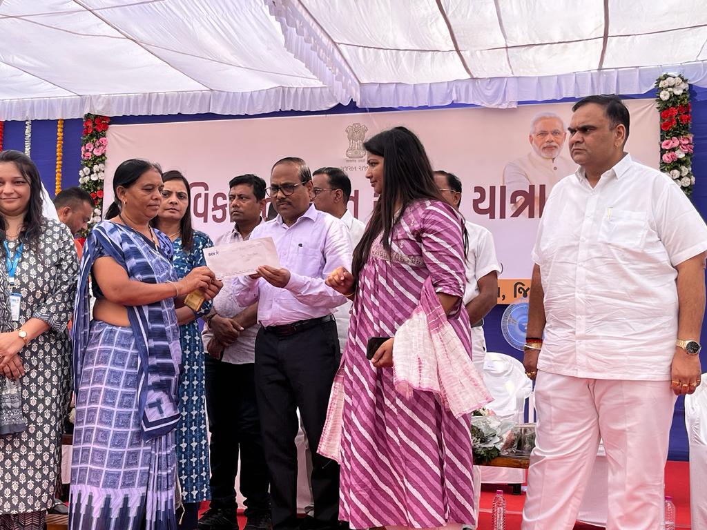 કેન્દ્રીય મંત્રીશ્રી રૂપાલાજી વિકસિત ભારત સંકલ્પ યાત્રા તા.મહુવા ,જી.સુરત 