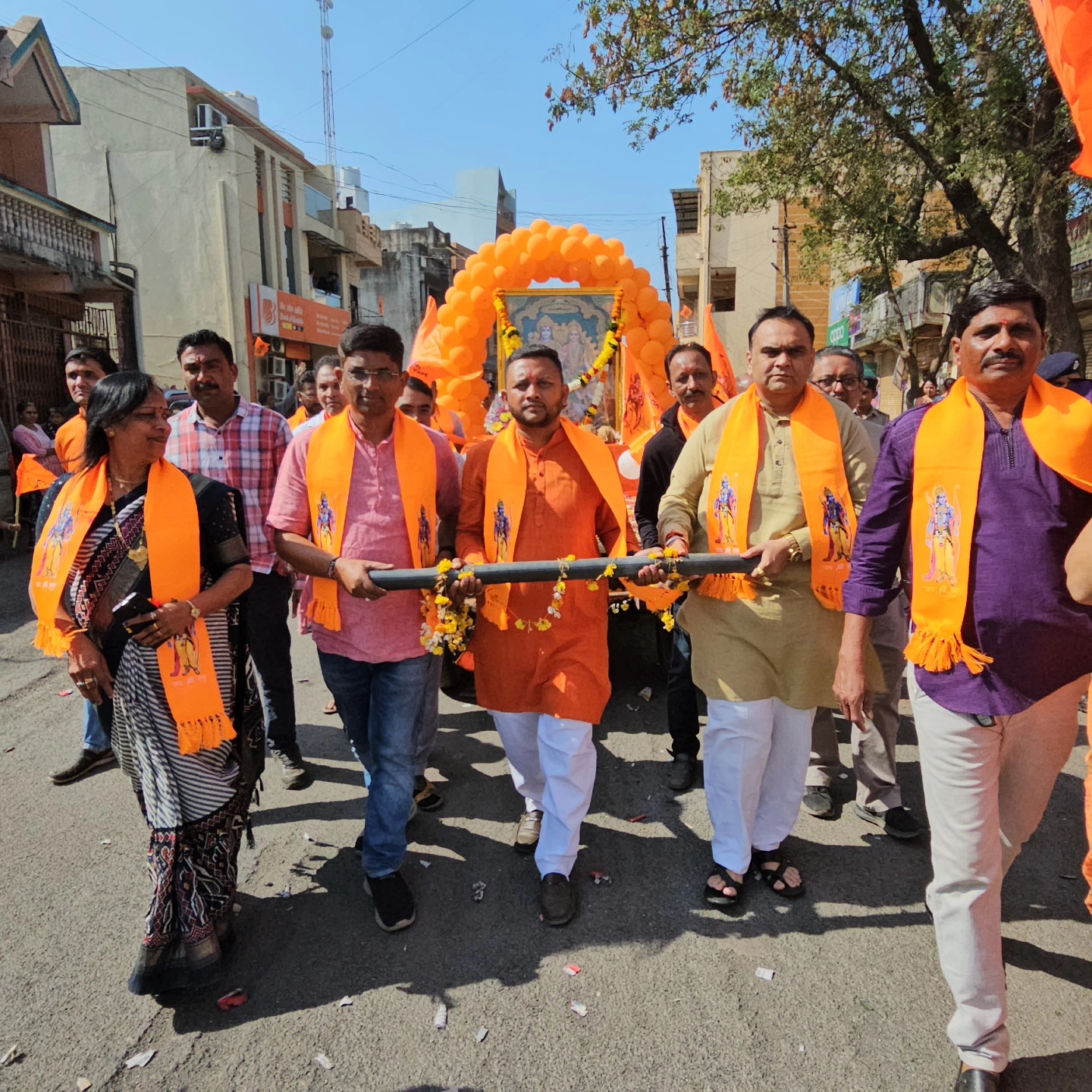 તા.૨૨/૦૧/૨૦૨૪ ના રોજ મહુવા ગામમાં પ્રભુ શ્રીરામજીની શોભાયાત્રામાં હાજરી આપી.