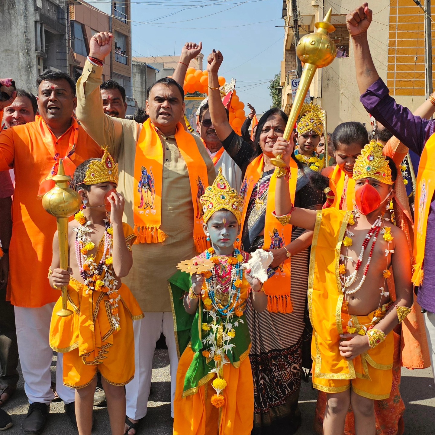 તા.૨૨/૦૧/૨૦૨૪ ના રોજ મહુવા ગામમાં પ્રભુ શ્રીરામજીની શોભાયાત્રામાં હાજરી આપી.